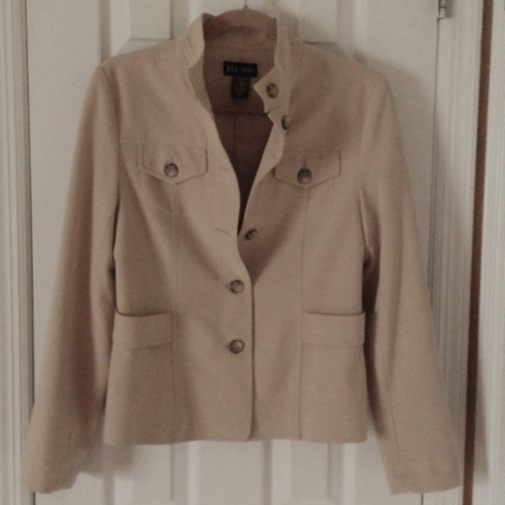 D.F.A. New York Women's Tan Jacket Size 6 Gently Used